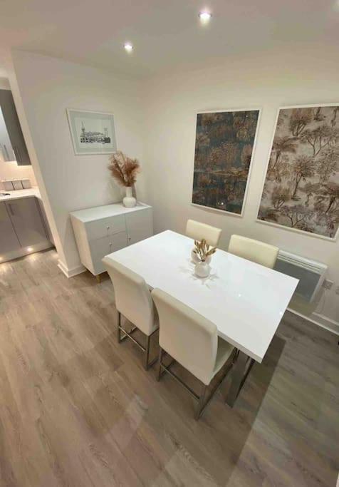 Luxury Town Centre Apartment Walking Distance To Rsc Theatre Stratford-upon-Avon Exterior photo