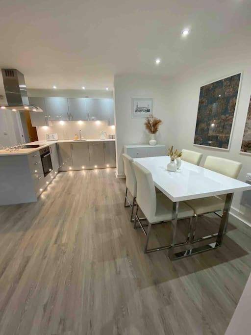 Luxury Town Centre Apartment Walking Distance To Rsc Theatre Stratford-upon-Avon Exterior photo
